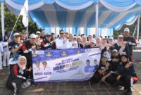 Bupati Bandung Barat berswafoto bersama ASN di momen HUT Korpri 2025 (foto: Prokompim KBB)