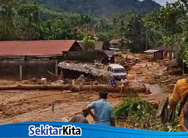 Banjir bandang yang melanda Kabupaten Tapanuli Tengah, Sumatera Utara pada Selasa, 25 November 2025 (foto: Ronald/ sekitarkita.id)