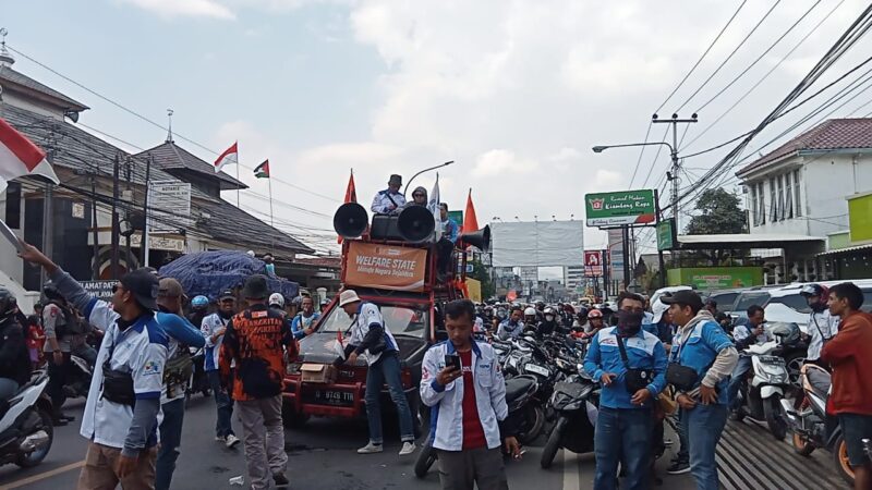 Ilustrasi demonstrasi buruh Bandung Barat (foto: Abdul Kholilulloh)