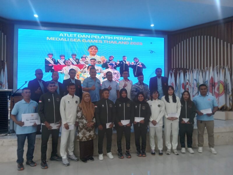 RAKERKAB dihadiri langsung oleh Ketua Umum KONI Kabupaten Bandung Barat Dr. Ir. Agus Mulya Sutanto, SH, MH, IP, Ketua DPRD KBB Muhammad Mahdi, S.Pd, jajaran KONI Jawa Barat yang diwakili Wakil Ketua V Dr. H. Aan Johana (foto: Abdul Kholilulloh)