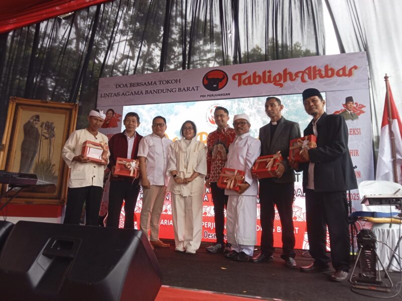 Dewan Pimpinan Cabang (DPC) PDI Perjuangan Kabupaten Bandung Barat (KBB) menggelar doa bersama lintas agama di penghujung akhir tahun 2025 (foto: Abdul Kholilulloh)