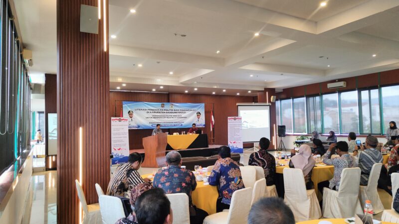 Bakesbangpol) Kabupaten Bandung Barat (KBB) menggelar kegiatan Literasi Pendidikan Politik bagi masyarakat (foto: Abdul Kholilulloh)