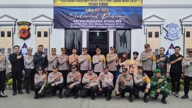Inspektur Pengawasan Umum (Irwasum) Polri, Komjen Pol. Drs. Wahyu Widada, M.Phil, melakukan kunjungan kerja ke wilayah hukum Polda Jawa Barat dengan meninjau langsung Pos Pengamanan (Pos PAM) Natal dan Tahun Baru (Nataru) 2026 di Padalarang (foto: Abdul Kholilulloh)