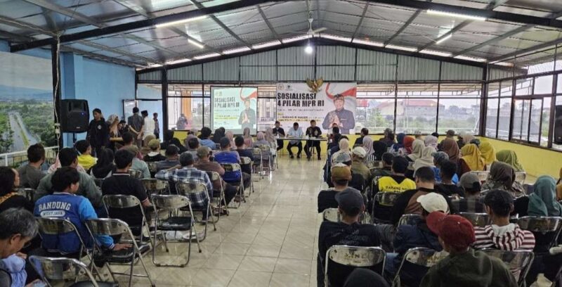 Anggota Komisi IV DPR RI dari Daerah Pemilihan (Dapil) Jawa Barat II, Dadang M Naser, menggelar Sosialisasi Empat Pilar Kebangsaan tahap VII sekaligus menyerap aspirasi masyarakat di Ciparay Kabupaten Bandung (foto: istimewa)