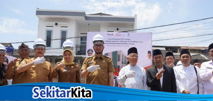 Bupati Bandung Barat, Jeje Ritchie Ismail, menghadiri acara ground breaking pembangunan Sekolah Dasar Islam Terpadu (SDIT) Tazkia yang berlokasi di Desa Tanimulya, Kecamatan Ngamprah (foto: Prokompim KBB)