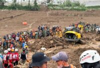 Operasi pencarian korban longsor di Desa Pasirlangu, Kecamatan Cisarua, Kabupaten Bandung Barat (KBB), memasuki hari keempat pada Selasa (27/1/2026). foto: Abdul Kholilulloh
