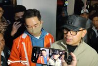 Wakil Menteri Dalam Negeri Bima Arya didampingi Bupati Bandung Barat, Jeje Richtie Ismal konfrensi pers usai meninjau posko pengungsian di Kantor Desa Pasirlangu, Kecamatan Cisarua KBB (foto: Abdul Kholilulloh)