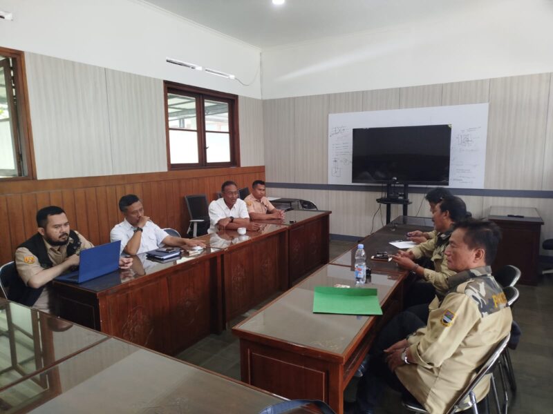 Ketua P4KBB Yacob Anwar Lewi bersama rombongan, usai melakukan kunjungan dan koordinasi ke Kantor Dinas Bina Marga dan Penataan Ruang Jawa Barat di Jalan Asia Afrika, Kota Bandung, Rabu, 14 Januari 2026
