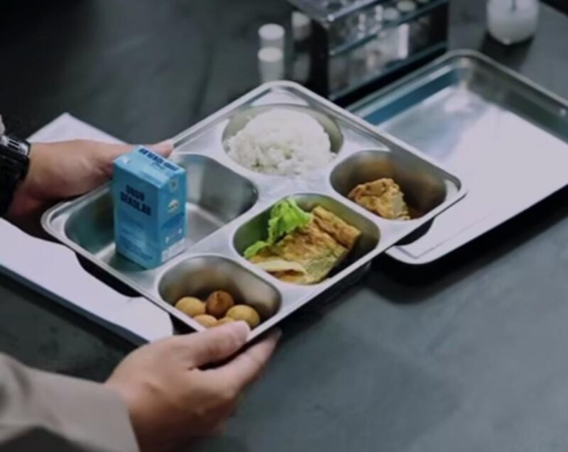 Menu di Satuan Pelayanan Pemenuhan Gizi (SPPG) Mekarsari, Kecamatan Ngamprah KBB (foto: Instagram @cimahipolres)