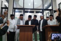 Wakil Bupati Bandung Barat H. Asep Ismail meresmikan Masjid Al Lathif di Padalarang. Masjid wakaf milik pengusaha ini menjadi rest area religius di depan Stasiun Padalarang (foto: Abdul Kholilulloh)