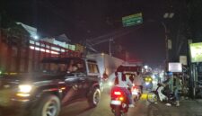 Arus lalulintas Jalan Raya Padalarang (simpang Rancabali) padat merayap, Senin 16 Februari 2026 (foto: Abdul Kholilulloh)