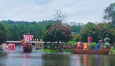 Perayaan Tahun Baru Imlek 2577 Kongzili dimanfaatkan pengelola destinasi wisata untuk meningkatkan kunjungan wisatawan. Salah satunya dilakukan Floating Market Lembang (foto: istimewa)