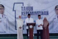 Bupati Jeje Ritchie Ismail dan istri didampingi Wakil Bupati Bandung Barat, Asep Ismail dan istri hadiri buka puasa bersama ASN di Masjid As-Sidiq di momen satu tahun kepemimpinan AMANAH (foto: Abdul Kholilulloh)
