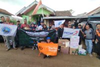 Memperingati HUT ke-27, Federasi Serikat Pekerja Metal Indonesia (FSPMI) Kabupaten Bandung Barat menunjukkan kepedulian sosial dengan menyalurkan bantuan kemanusiaan bagi korban bencana longsor di Desa Pasirlangu, Kecamatan Cisarua, pada Sabtu, 7 Februari 2026. Foto: FSPMI KBB