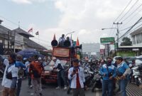 Ribuan buruh Bandung Barat turun aksi (foto: Abdul Kholilulloh/ ilustrasi)
