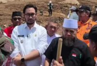 Gubernur Bengkulu Helmi Hasan ke Jawa Barat didampingi Bupati Jeje Ritchie Ismail kunjungi korban longsor di Desa Pasirlangu, Kecamatan Cisarua (KBB), foto: istimewa