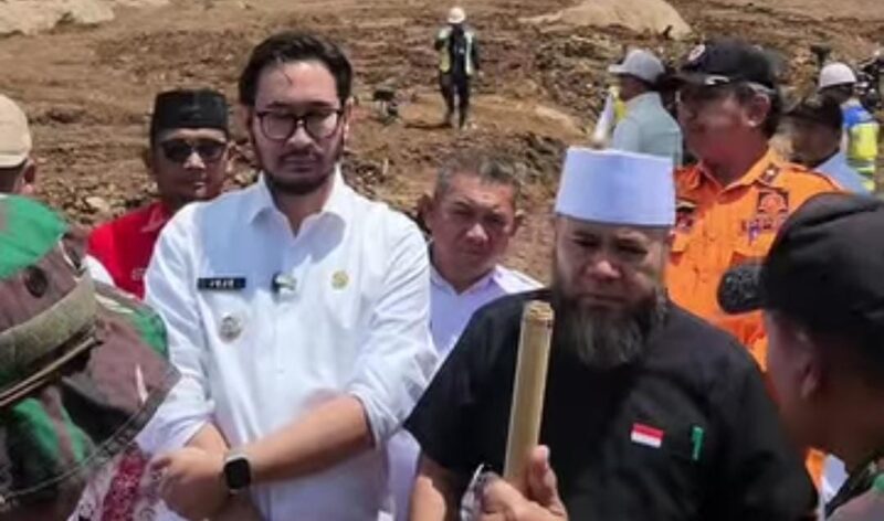 Gubernur Bengkulu Helmi Hasan ke Jawa Barat didampingi Bupati Jeje Ritchie Ismail kunjungi korban longsor di Desa Pasirlangu, Kecamatan Cisarua (KBB), foto: istimewa