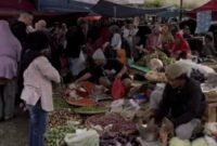 Kondisi semerawut Pasar Sindnagkerta, Kabupaten Bandung Barat (KBB), foto: istimewa