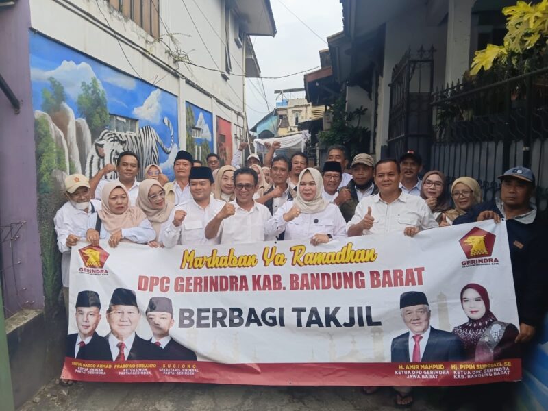 Dewan Pimpinan Cabang (DPC) Partai Gerakan Indonesia Raya (Gerindra) Kabupaten Bandung Barat berbagi takjil di momen Ramadan 2026 (foto: istimewa)