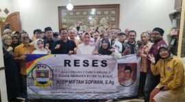 Asep Miftah Sofwan  anggota DPRD Kabupaten Bandung Barat (KBB) dari Fraksi Partai Golkar serap aspirasi dari para tokoh dan pendiri KBB yang tergabung dalam organisasi P4KBB di Cilame, Kecamatan Ngamprah KBB (foto: Abdul Kholilulloh)