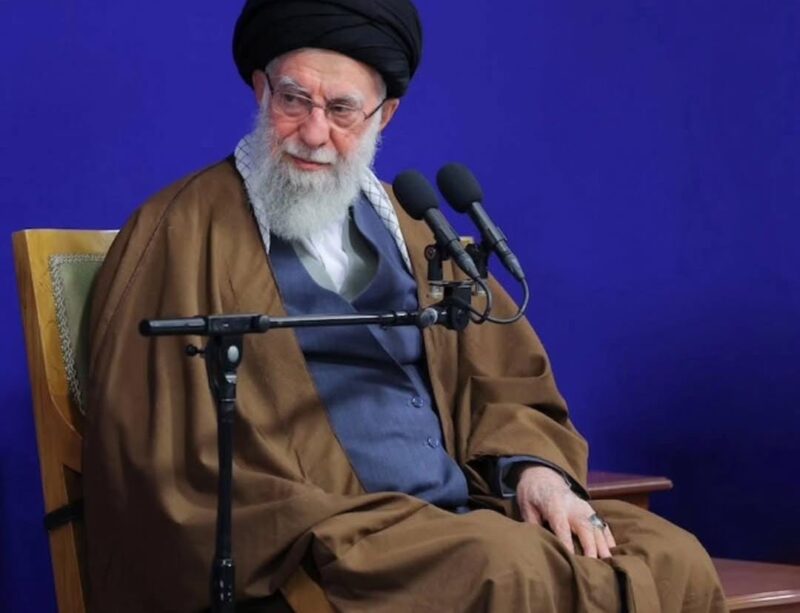 Pemimpin Tertinggi Iran, Ayatollah Ali Khamenei meninggal dunia pasca serangan AS- Israel (foto: Instagram @azadarekashmir)