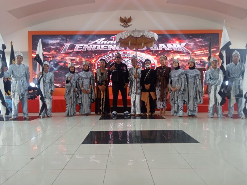 Perayaan anniversary ke-1 Lendeng N D’Gank Chapter Barat berlangsung meriah dan sarat nuansa budaya Sunda Tari Mojang Priangan (foto: Mawar)