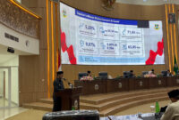 Bupati Bandung Barat, Jeje Ritchie Ismail memaparkan capaian dalam Rapat Paripurna penyampaian rekomendasi Laporan Keterangan Pertanggungjawaban (LKPJ) Bupati Tahun Anggaran 2025 (foto: Abdul Kholilulloh)