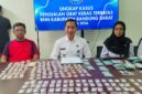 Kepala BNN Kabupaten Bandung Barat, AKBP Agus Widodo saat ungkap kasus peredaran obat terlarang (foto: istimewa)