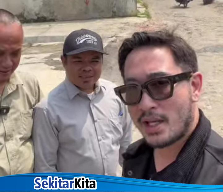 Momen Bupati Bandung Barat, Jeje Ritchie Ismail,
didampingi Pelaksana Tugas (Plt) Kepala Dinas PUTR KBB, Aan Sopian Gentiana tinjau infrastruktur di beberapa titik lokasi krusial yang dibagikan di laman Instagram @ritchieismail, pada Rabu 22 April 2026.