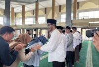 Bupati Bandung Barat, Jeje Ritchie Ismail saat menghadiri halal bihalal dengan ASN di masjis As-Sidiq (foto: Abdul Kholilulloh)