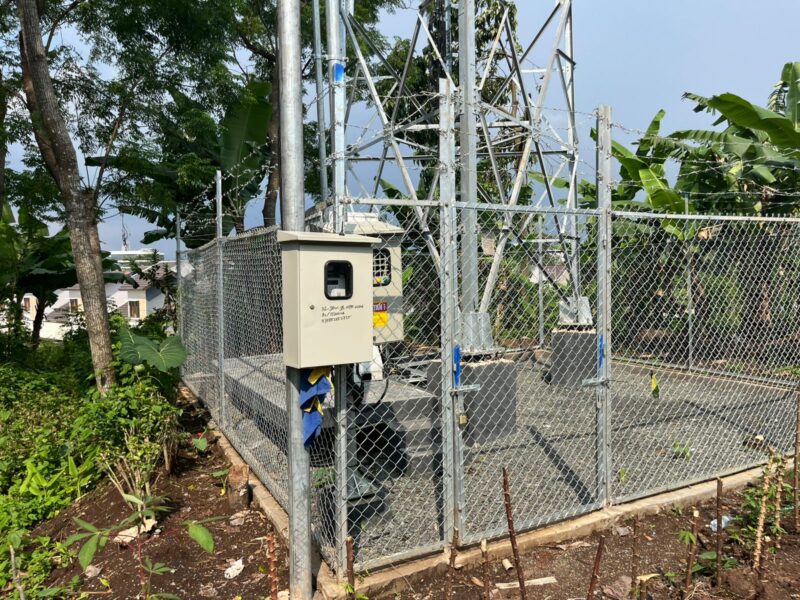 Pembangunan tower telekomunikasi milik PT Protelindo di Kampung Cijeungjing, Desa Kertamulya, Kecamatan Padalarang, Kabupaten Bandung Barat (KBB) tuai polemik (Foto: Abdul Kholilulloh)