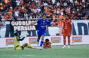 Penampilan impresif Adam Alis kembali terlihat pada menit ke-38 (foto: Persib.co.id)