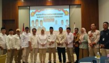 Wakil Bupati Asep Ismail dan Ketua DPC Partai Gerindra KBB, Pipih Supriyadi beserta jajaran terima kunjungan roadshow KPU dan Kesbangpol KBB dalam rangka sosialisasi awal verifikasi partai politik menuju Pemilu 2029 (foto: istimewa)