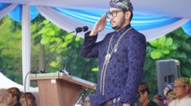 Bupati Bandung Barat Jeje Ritchie Ismail pimpin upacara Hardiknas dan Harkitnas 2026 di Lapangan plaza Mekarsari Pemkab Bandung Barat (foto: Prokompim KBB/ Sukma Tampan)