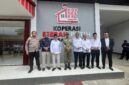 Pangdam III/Siliwangi Mayjen TNI Kosasih, didampingi Wakil Gubernur Jawa Barat, unsur Forkopimda Jawa Barat, Walikota Cimahi, Wakil Bupati Bandung Barat, Jajaran PJU Polres Cimahi, Kades Cilame saat konfrensi pers usai peluncuran KDKMP di Desa Cilame, Ngamprah KBB (Foto: Abdul Kholilulloh)