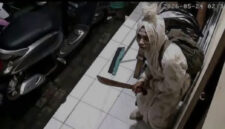 Teror begal membawa sajam berkedok pocong jadi jadian meresahkan warga Bandung Barat (foto: Facebook Baraya Padalarang)