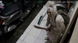 Teror begal membawa sajam berkedok pocong jadi jadian meresahkan warga Bandung Barat (foto: Facebook Baraya Padalarang)