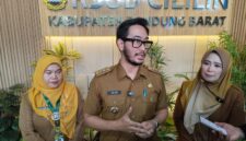 Bupati Bandung Barat, Jeje Ritchie Ismail turun langsung melakukan inspeksi mendadak (sidak) ke RSUD Cililin Selasa (19/5/2026) Didampingi Plt Kepala Dinas Kesehatan Bandung Barat, dr. Lia N Sukandar (foto: istimewa)