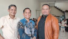 Ketua Panitia Penjaringan P4KBB, Eber NH Simbolon bersama jajaran pengurus (foto: Sekitarkita.id)