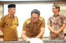 Pemerintah Kabupaten (Pemkab) Bandung Barat resmi menjalin kerja sama dengan PT Belaputera Intiland untuk pembangunan Gedung Dinas Pemadam Kebakaran dan Penyelamatan sektor Padalarang pada tahun 2026 (foto: Prokompim KBB/Sukma)
