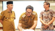 Pemerintah Kabupaten (Pemkab) Bandung Barat resmi menjalin kerja sama dengan PT Belaputera Intiland untuk pembangunan Gedung Dinas Pemadam Kebakaran dan Penyelamatan sektor Padalarang pada tahun 2026 (foto: Prokompim KBB/Sukma)