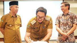 Pemerintah Kabupaten (Pemkab) Bandung Barat resmi menjalin kerja sama dengan PT Belaputera Intiland untuk pembangunan Gedung Dinas Pemadam Kebakaran dan Penyelamatan sektor Padalarang pada tahun 2026 (foto: Prokompim KBB/Sukma)