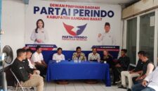 KPU KBB dan Kesbangpol lawasan ke kantor DPD Partai Perindo KBB sosialisasi penambahan enam dapil (foto: Abdul Kholilulloh)