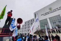 Demo buruh di gedung DPRD KBB membawa segudang tuntutan, Kamis 4 Juni 2026 (foto: istimewa)