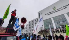 Demo buruh di gedung DPRD KBB membawa segudang tuntutan, Kamis 4 Juni 2026 (foto: istimewa)