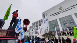 Demo buruh di gedung DPRD KBB membawa segudang tuntutan, Kamis 4 Juni 2026 (foto: istimewa)