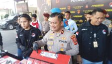 Konferensi pers dipimpin Wakapolres Cimahi, Kompol Zulkarnaen, di Mapolres Cimahi, Rabu (10/6/2026)/ foto: istimewa 