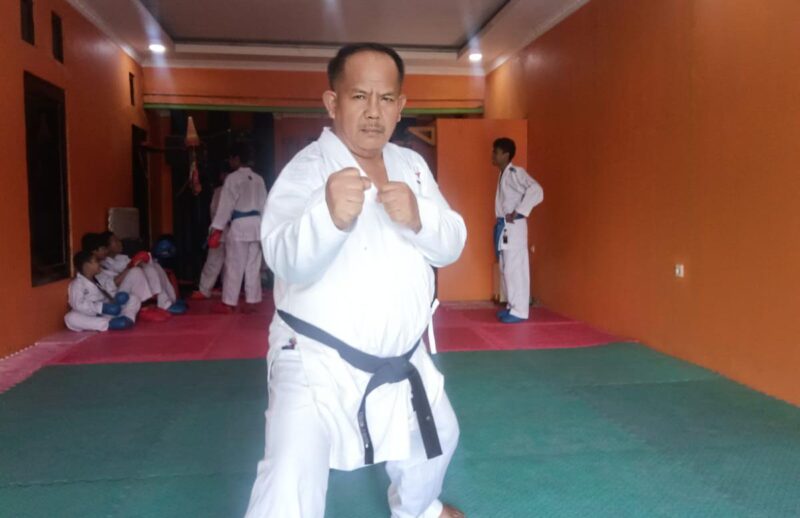 Ketua FORKI KBB, Asep Dedi Setiawan saat berlatih di gedung Batujajar (foto: Forki KBB)