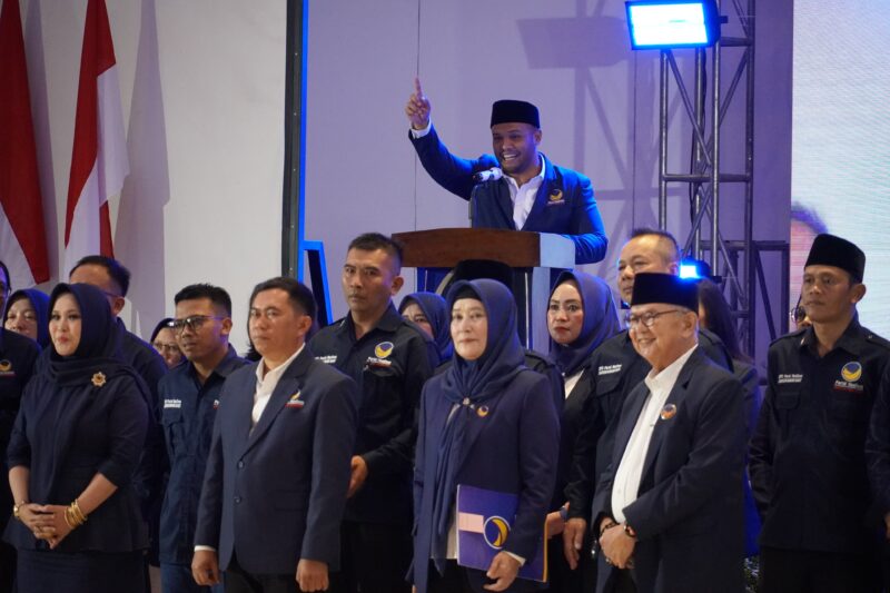 Ketua Dewan Pimpinan Daerah (DPD) Partai NasDem Kabupaten Bandung Barat (KBB), Bintang Pamungkas dan jajaran pengurus DPD NasDem KBB resmi dilantik 