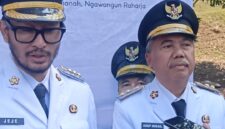 Bupati Bandung Barat, Jeje Ritchie Ismail didampingi Wakil Bupati Bandung Barat Asep Ismail saat ditemui usai upacara peringatan HUT KBB ke-19 Jumat 19 Juni 2026 (foto: Abdul Kholilulloh)